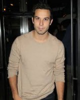 Skylar Astin Fotoğrafı