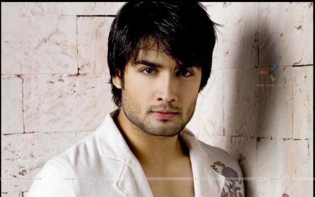 Vivian Dsena Fotoğrafı