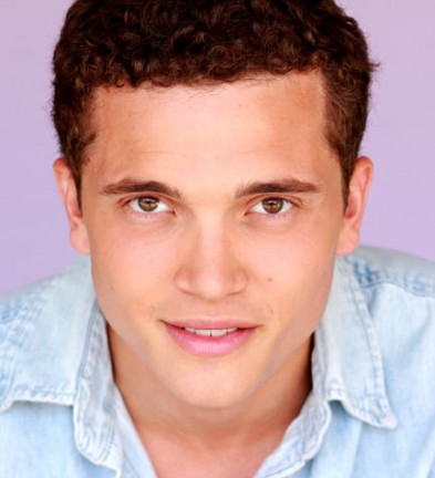 Karl Glusman Fotoğrafı