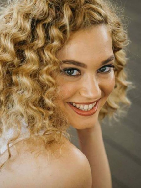 Melisa Şenolsun Fotoğrafı