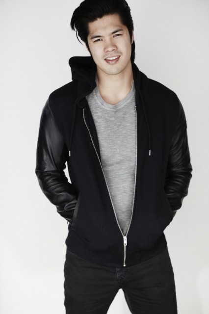 Ross Butler Fotoğrafı