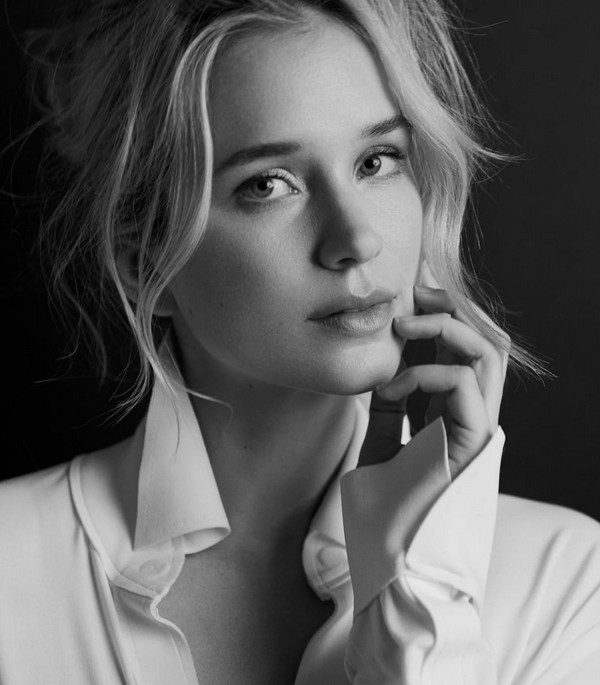 Elizabeth Lail Fotoğrafı