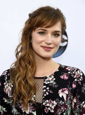 Elizabeth Lail Fotoğrafları 6