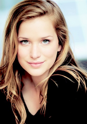 Elizabeth Lail Fotoğrafları 8