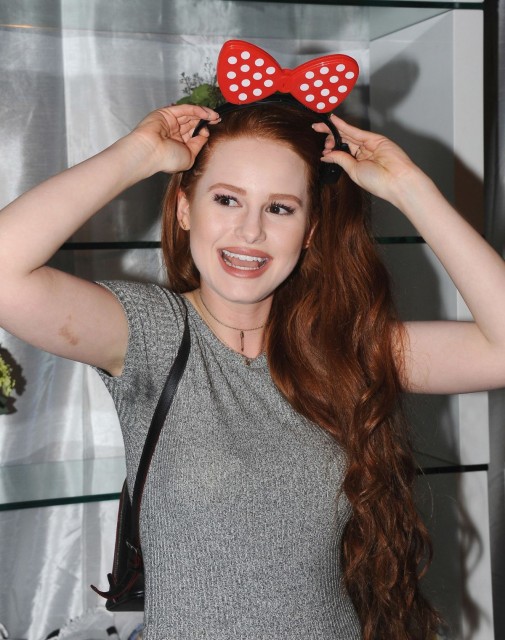 Madelaine  Petsch Fotoğrafı