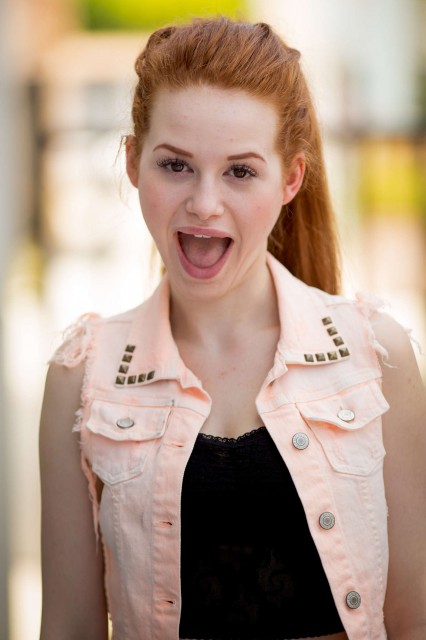 Madelaine  Petsch Fotoğrafları 19