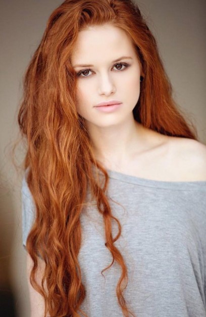 Madelaine  Petsch Fotoğrafı