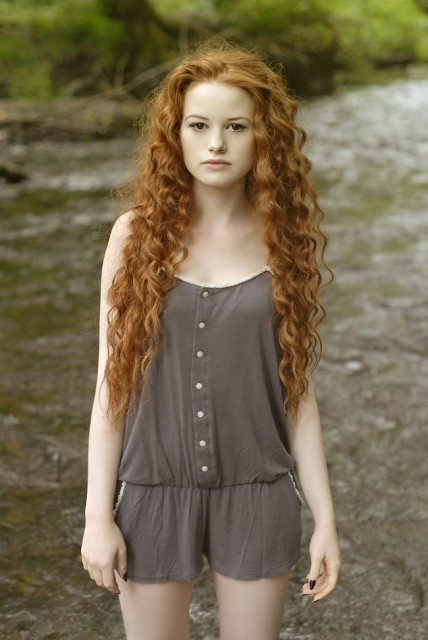 Madelaine  Petsch Fotoğrafı