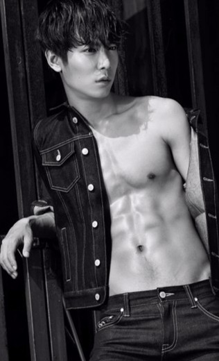 Lee Cheol-woo (i) Fotoğrafı