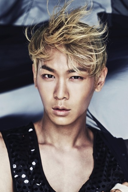 Lee Cheol-woo (i) Fotoğrafı