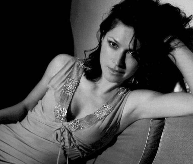 Karina Lombard Fotoğrafları 12