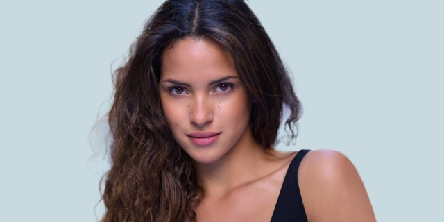 Adria Arjona Fotoğrafı