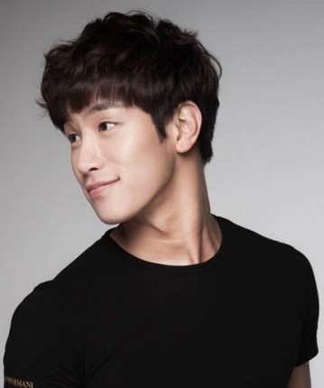 Lee Si-kang Fotoğrafı