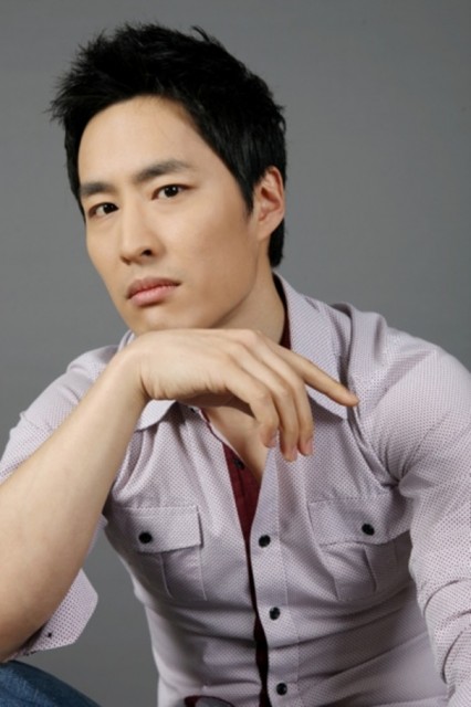 Kang Dong-yup Fotoğrafı