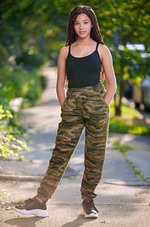 Malia Baker Fotoğrafı