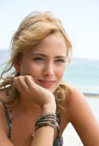 Nora Arnezeder Fotoğrafı