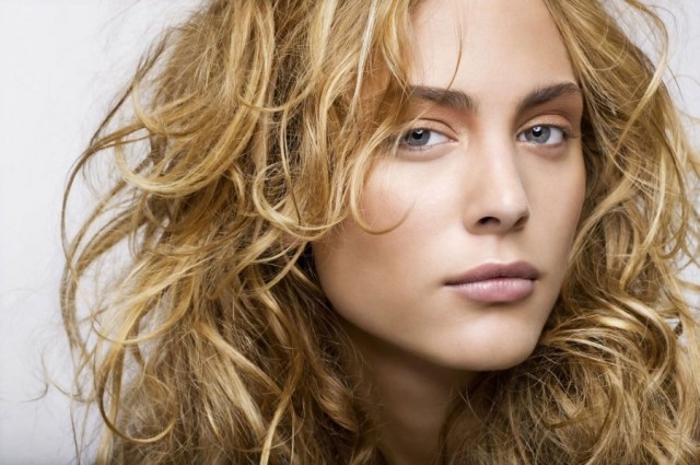 Nora Arnezeder Fotoğrafı
