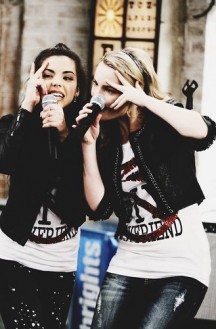 Bridgit Mendler Fotoğrafı