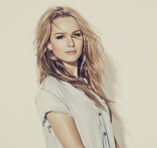 Bridgit Mendler Fotoğrafı