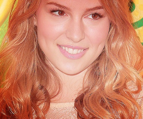 Bridgit Mendler Fotoğrafı