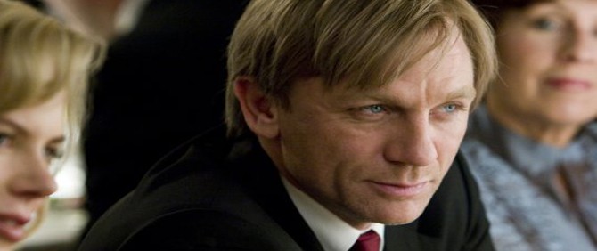 Daniel Craig Dövmeli Kızda Daniel Craig Dövmeli Kızda