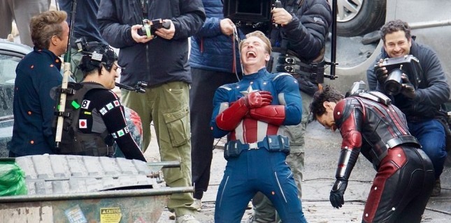 Avengers 4 setinden bol kahkahalı fotoğraflar (Galeri) Avengers 4 setinden bol kahkahalı fotoğraflar (Galeri)