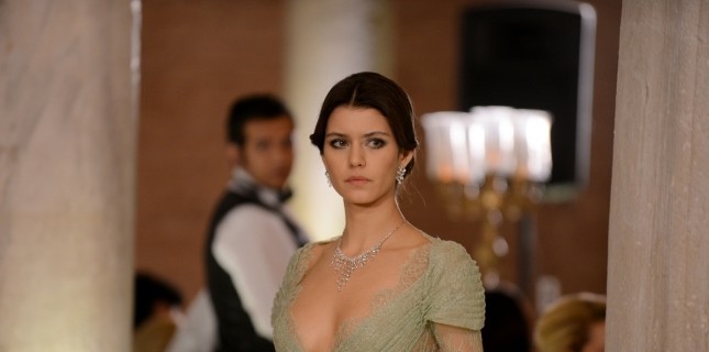 Beren Saat Kör Sağır ve Dilsizi Oynayacak Beren Saat Kör Sağır ve Dilsizi Oynayacak