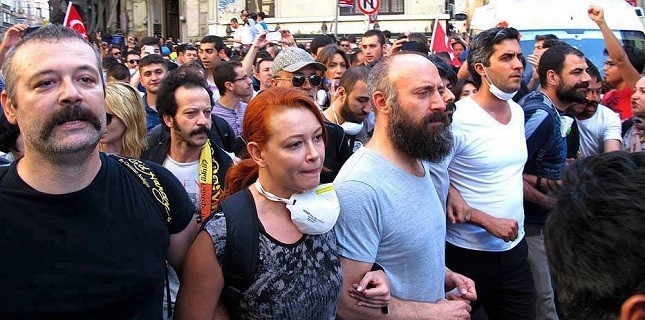 Gezi Parkı'nda 'Şiddeti Durdurun' Çağrısı
