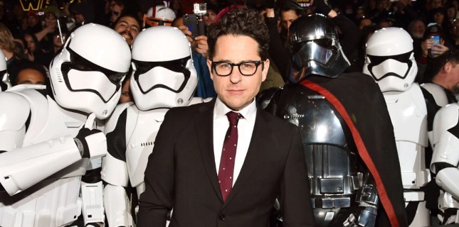 J.J. Abrams: ''Hayranları Rey'in Ailesiyle İlgili Bir Sürpriz Bekliyor''