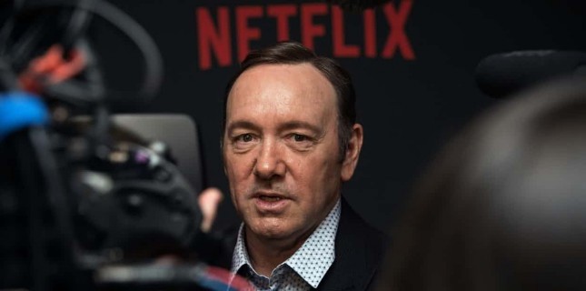 Netflix, Kevin Spacey’le Olan Bağlarını Kesti Netflix, Kevin Spacey’le Olan Bağlarını Kesti