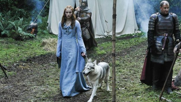 Sansa ve Lady'nin dostluğu set dışına taştı! Sansa ve Lady'nin dostluğu set dışına taştı!