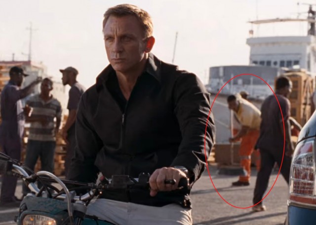 Quantum of Solace“Quantum of Solace” (2008) - Havayı Süpüren Figüran