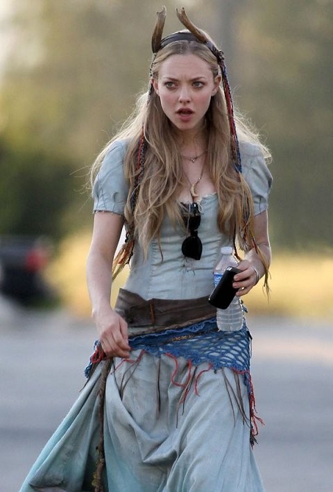 Kız ve Kurt Fotoğrafı