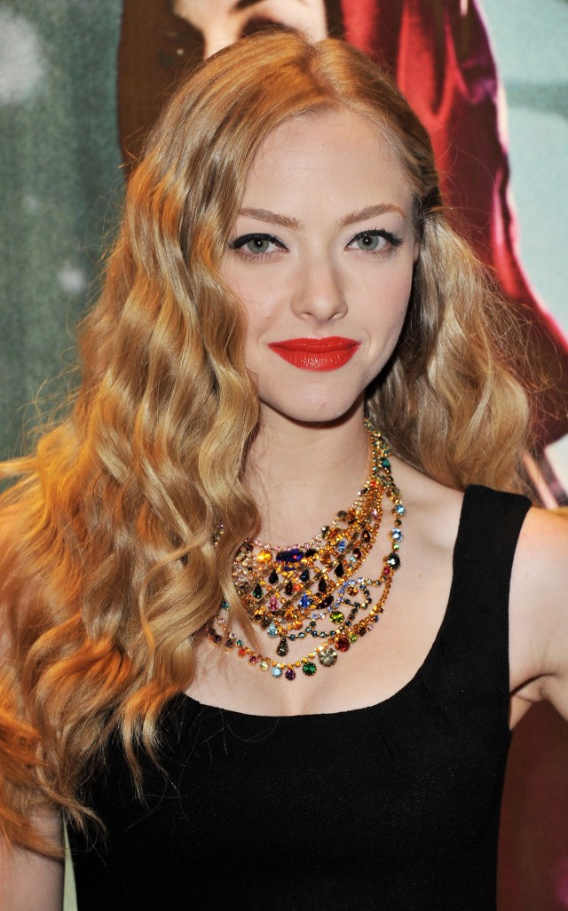 Kız ve Kurt Fotoğrafı