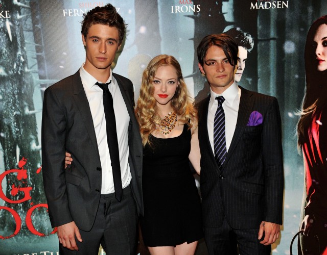 Kız ve Kurt Fotoğrafı