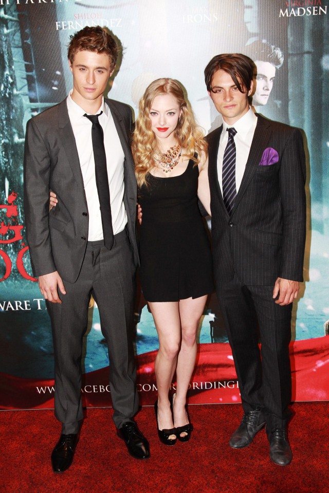 Kız ve Kurt Fotoğrafı