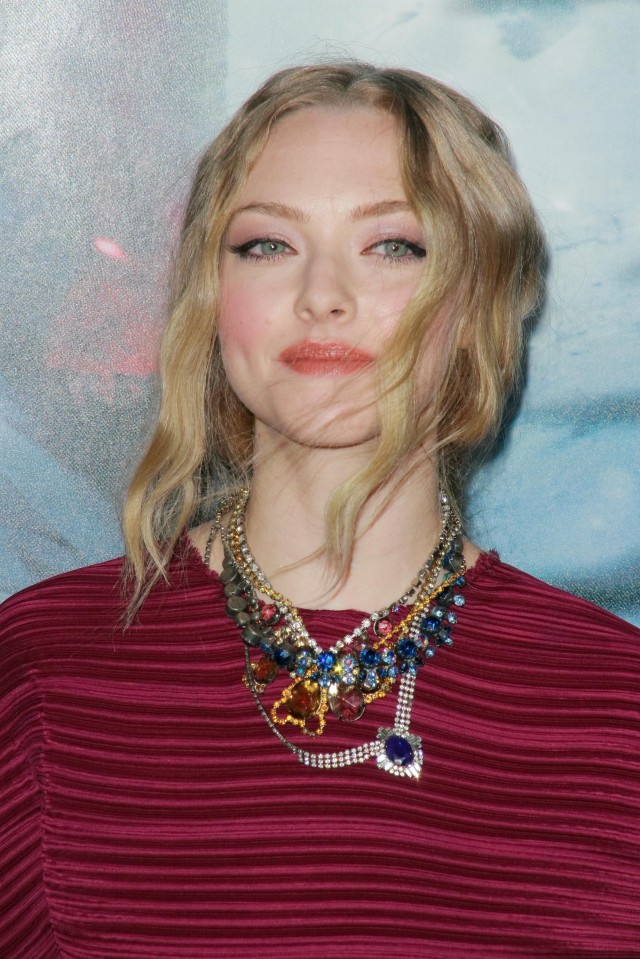 Kız ve Kurt Fotoğrafı