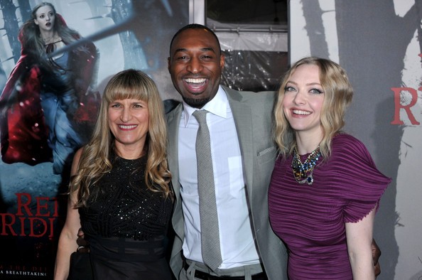 Kız ve Kurt Fotoğrafı