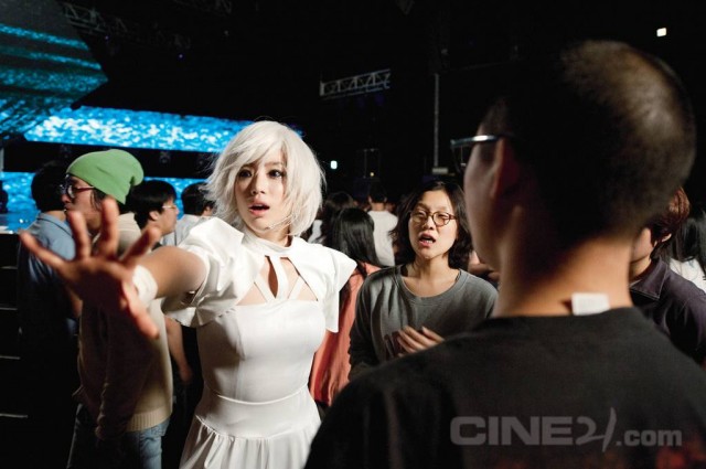 White: The Melody of the Curse Fotoğrafı