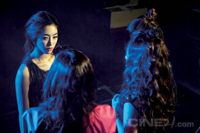 White: The Melody of the Curse Fotoğrafı