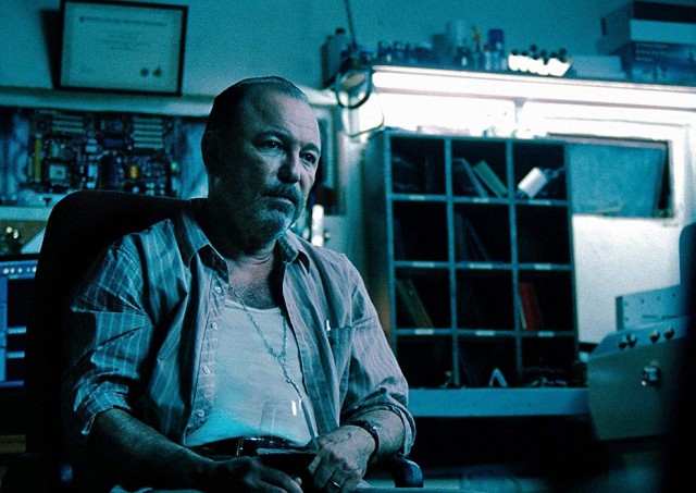 Düşmanı Korurken Fotoğrafı