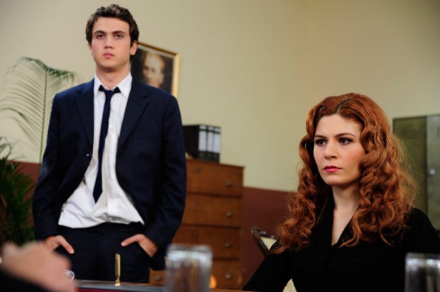 Öyle Bir Geçer Zaman Ki Fotoğrafı