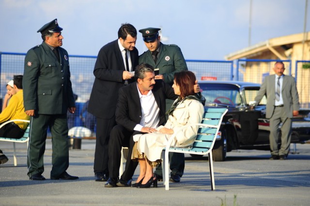 Öyle Bir Geçer Zaman Ki Fotoğrafı