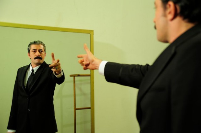 Öyle Bir Geçer Zaman Ki Fotoğrafı