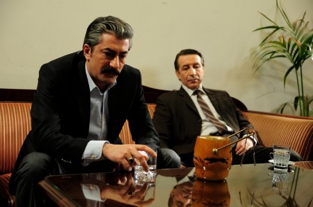 Öyle Bir Geçer Zaman Ki Fotoğrafı