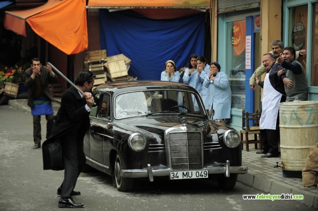 Öyle Bir Geçer Zaman Ki Fotoğrafı