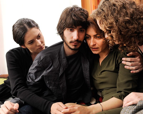 Öyle Bir Geçer Zaman Ki Fotoğrafı