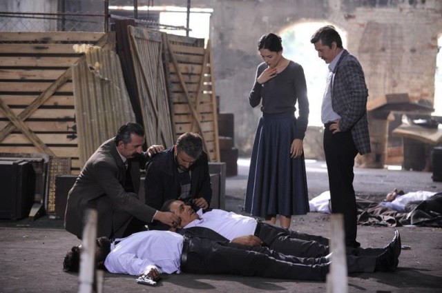 Öyle Bir Geçer Zaman Ki Fotoğrafı