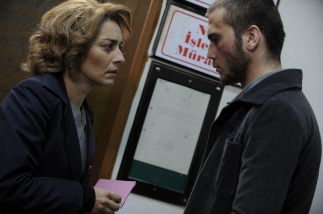 Öyle Bir Geçer Zaman Ki Fotoğrafı