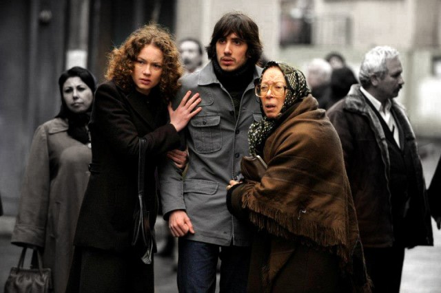 Öyle Bir Geçer Zaman Ki Fotoğrafı